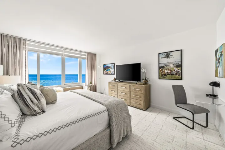 019-700SouthOceanBoulevard-705-BocaRaton