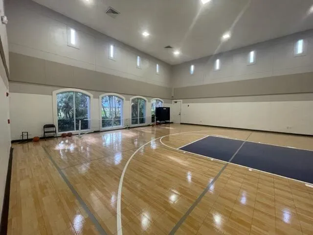 t bb court