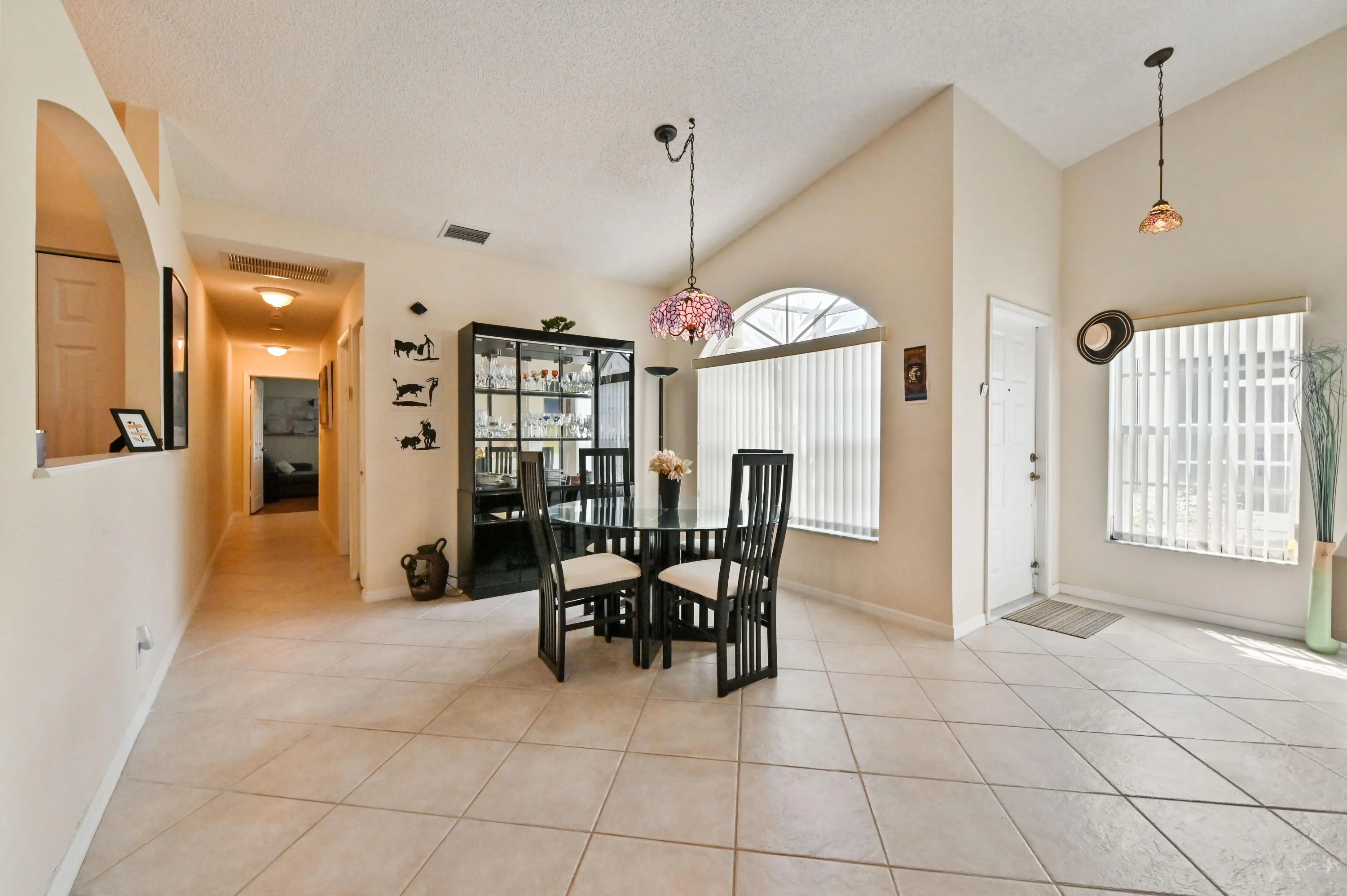 08 Dining Room 02