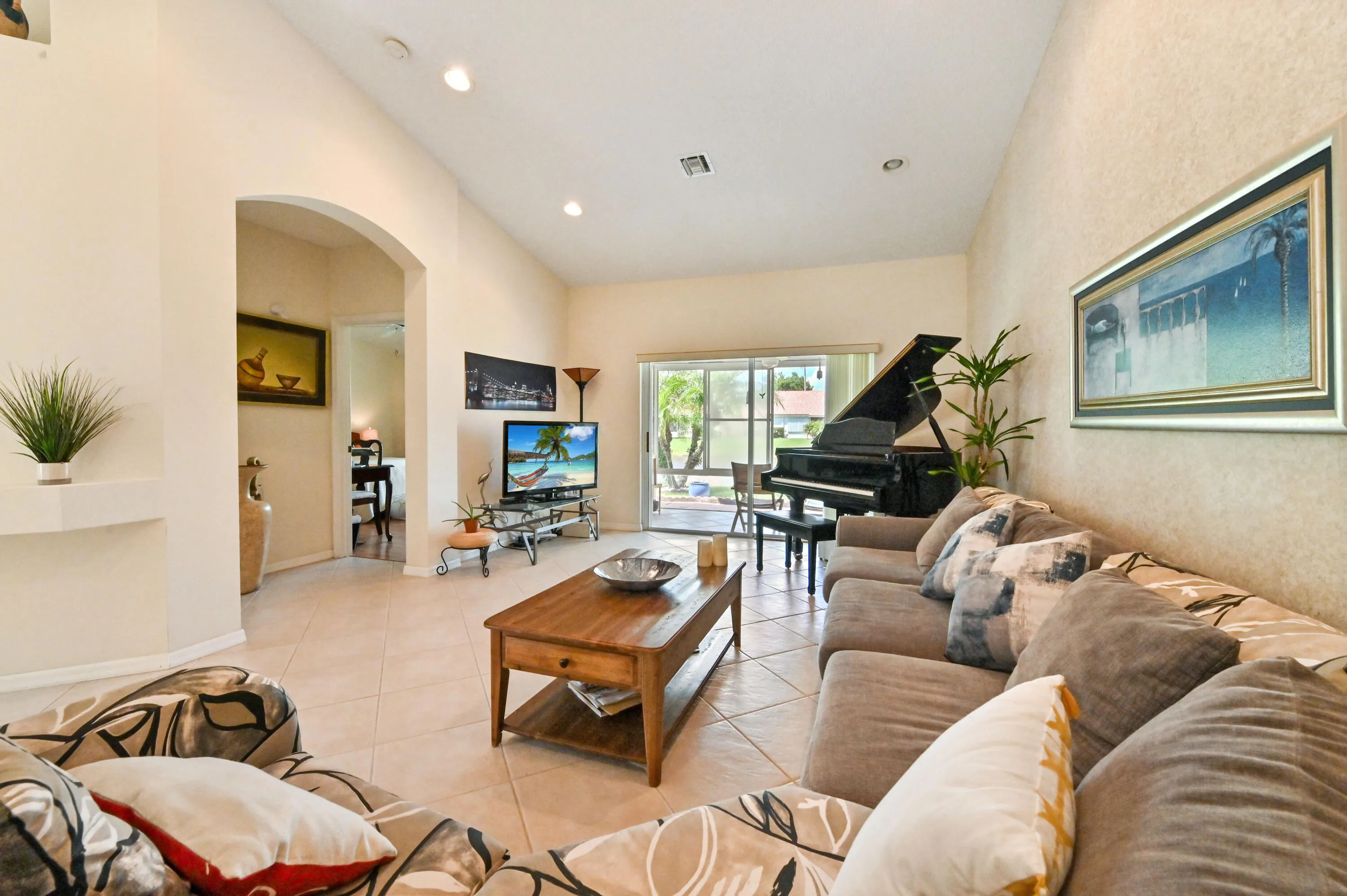20 Living Room 04