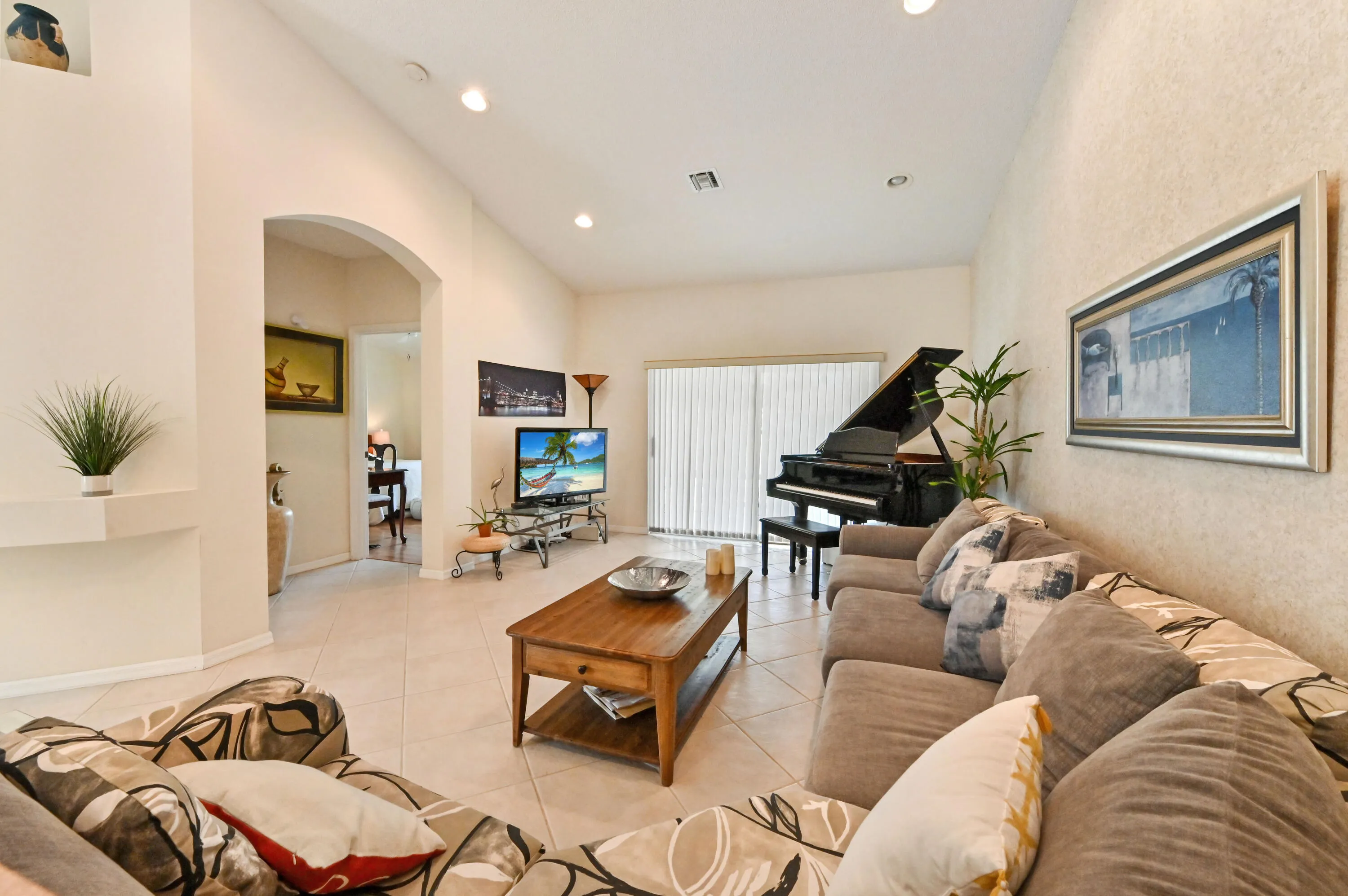 22 Living Room 06