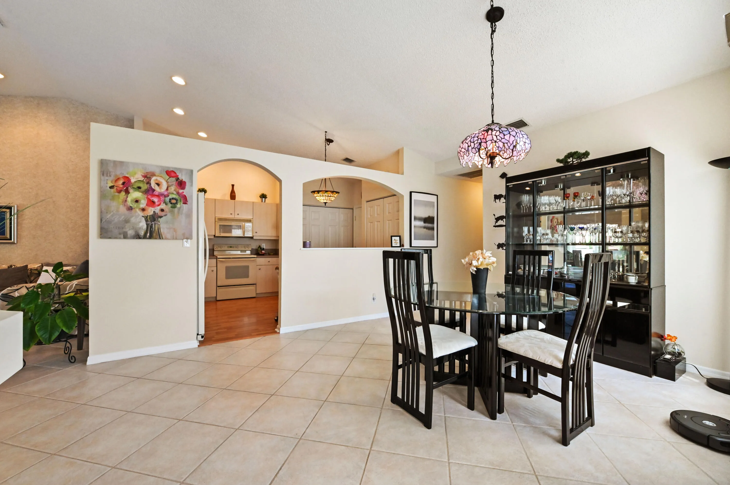 07 Dining Room 01