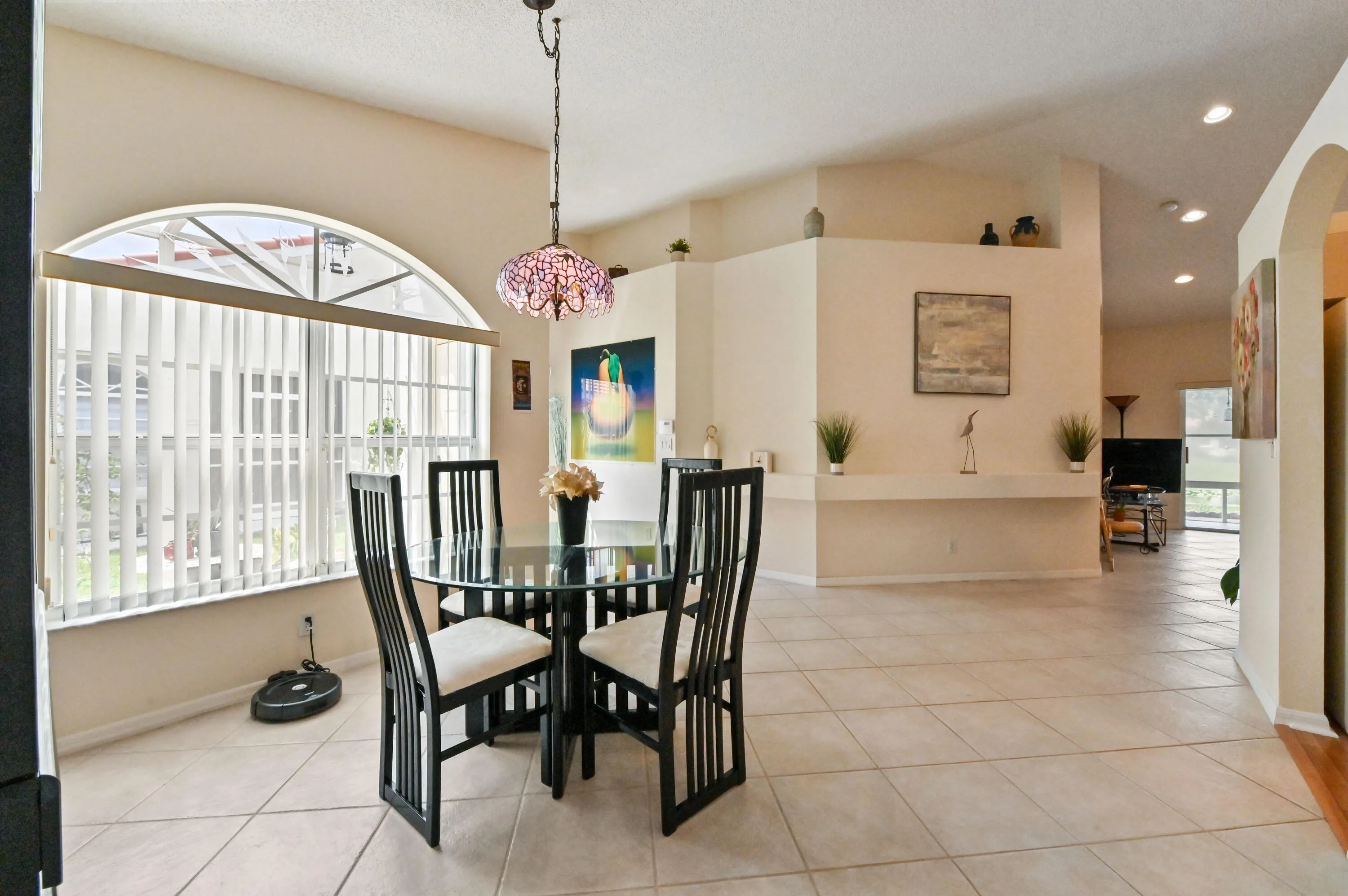 09 Dining Room 03
