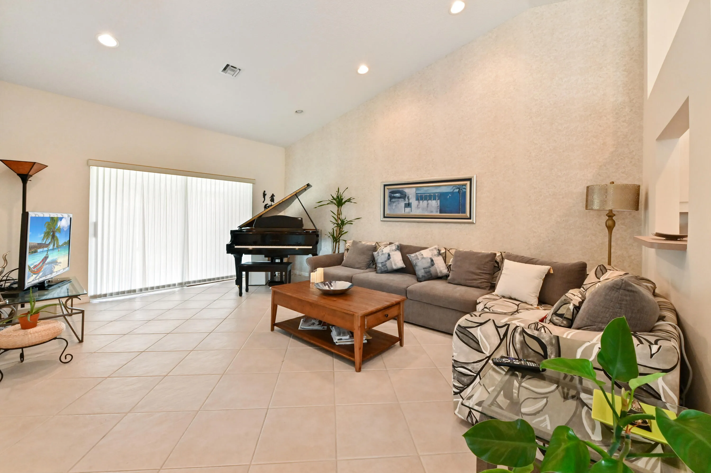 21 Living Room 05