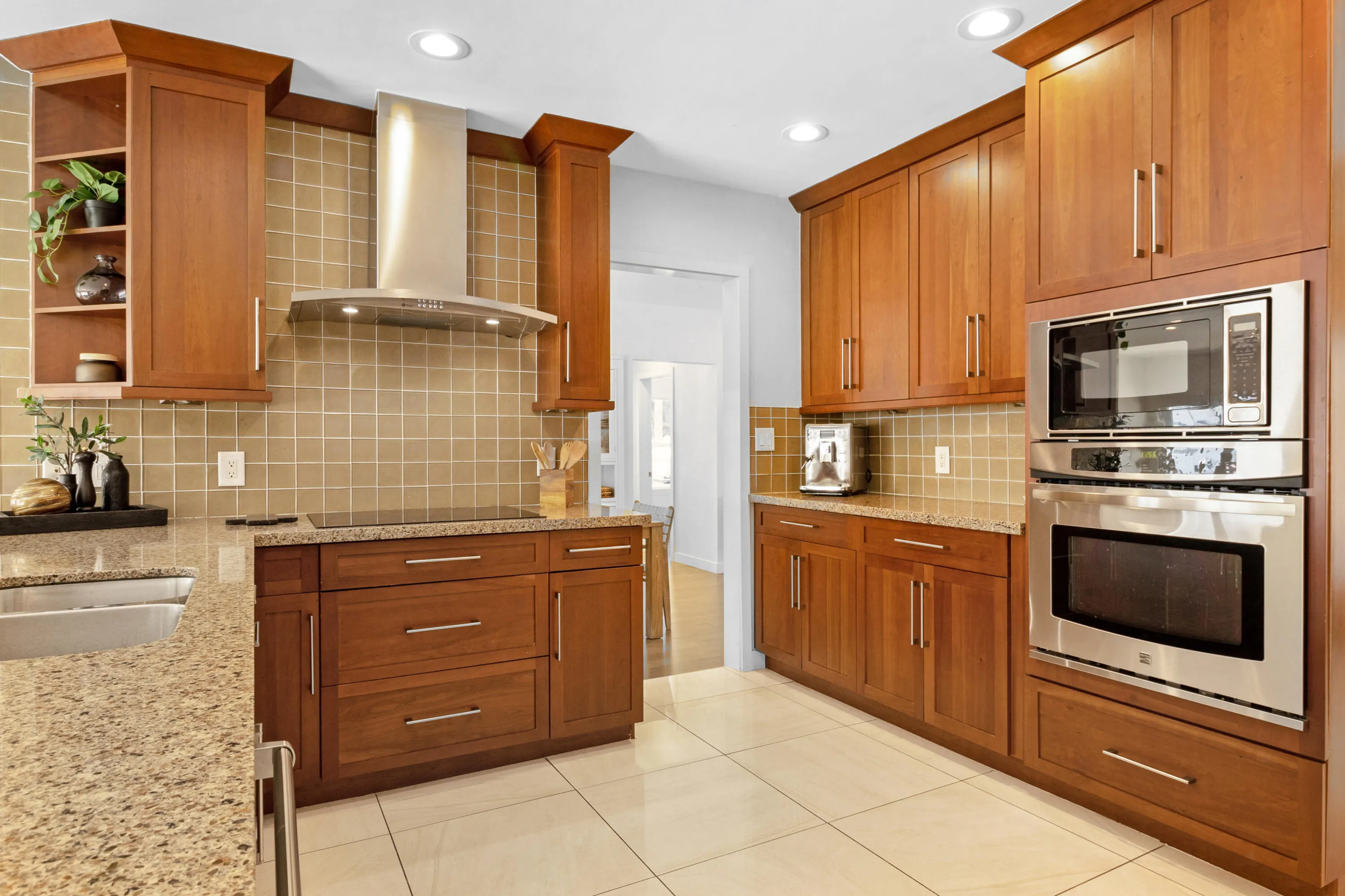 11_accutour_3312 ne 39th st -013
