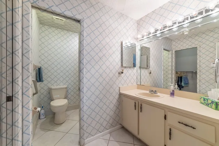 Bedroom2-Bathroom