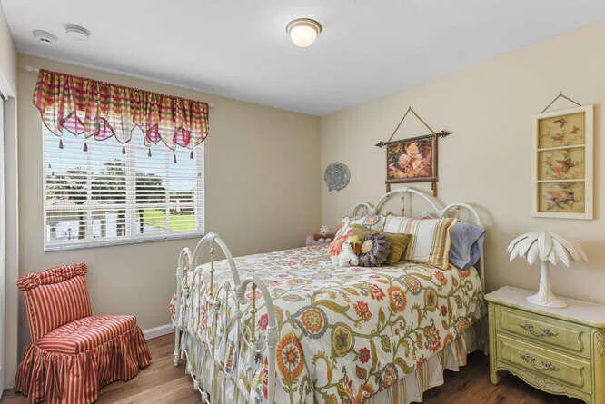 Guest bedroom