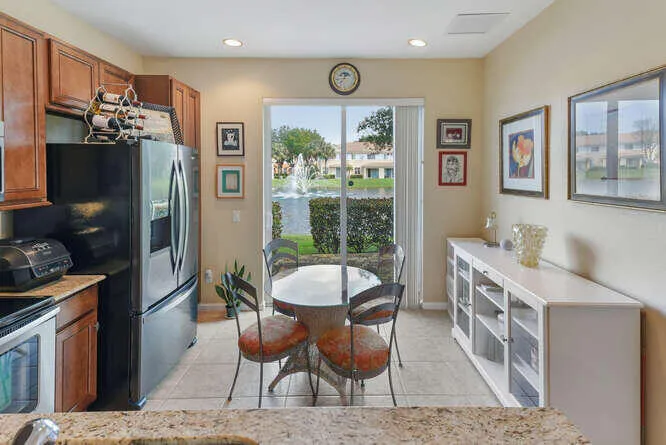 Kitchen with eat-in aera.