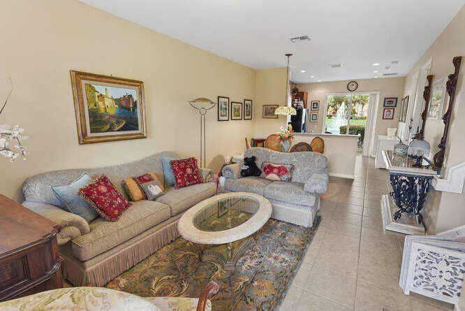iving room