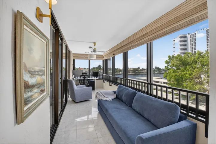Expansive Florida Rm