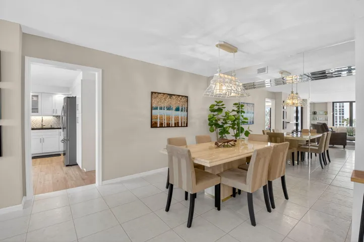 Dining Room close to the Kitchen
