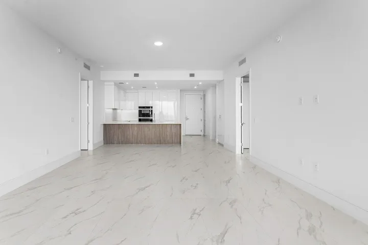 011-220LakeShoreDrive-1415-LakePark-FL-3