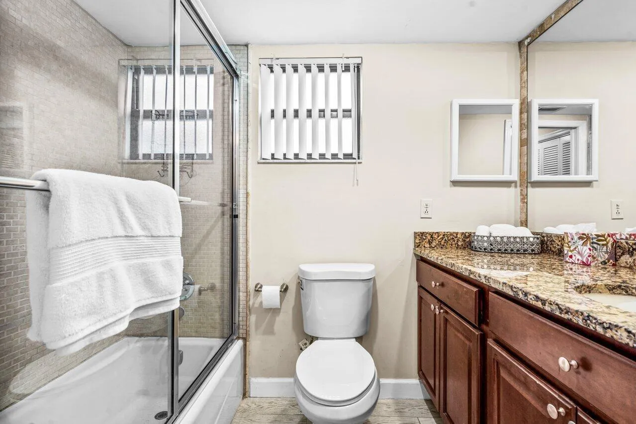 011-11863WimbledonCircle-432-Wellington-