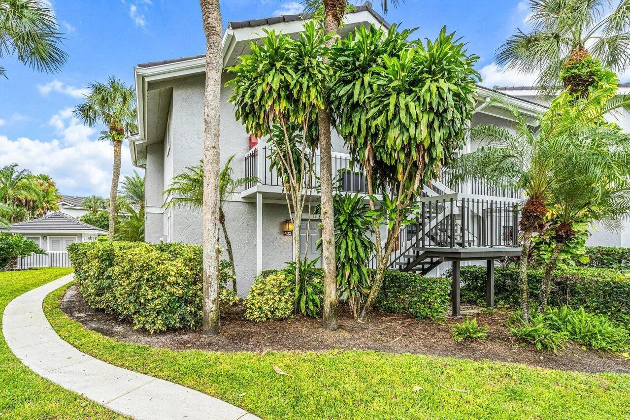 003-11863WimbledonCircle-432-Wellington-