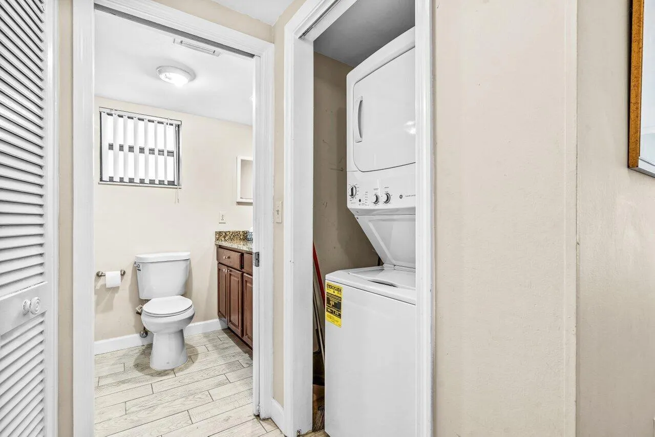 009-11863WimbledonCircle-432-Wellington-