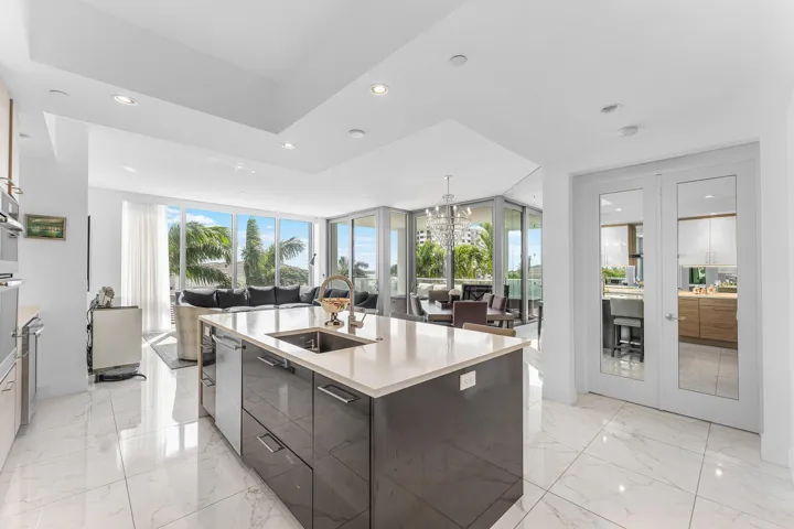 Bright & Open Kitchen