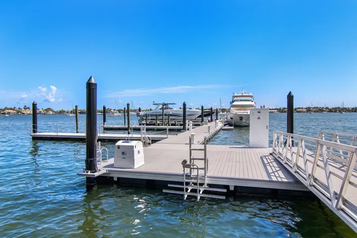 Private Day Dock