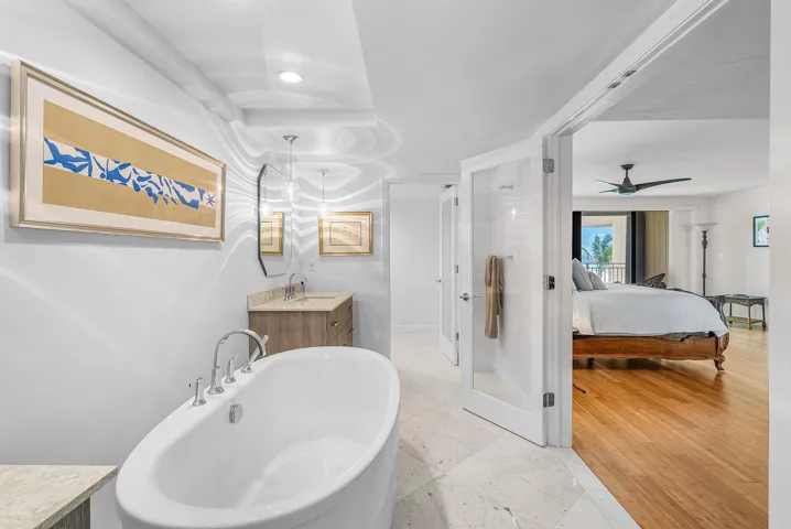 SPA-LIKE PRIMARY BATH