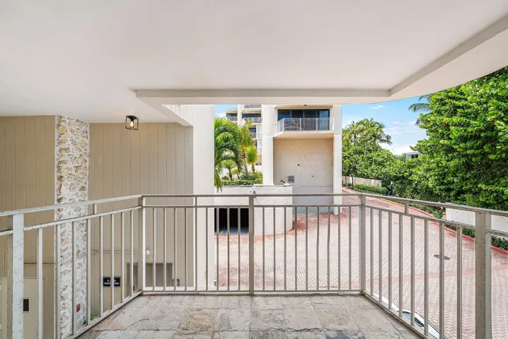 PRIVATE BALCONY