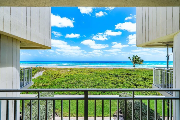 RELAX AND ENJOY THE OCEAN BREEZE