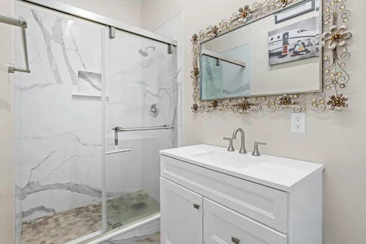 Groom's Apartment- Bathroom