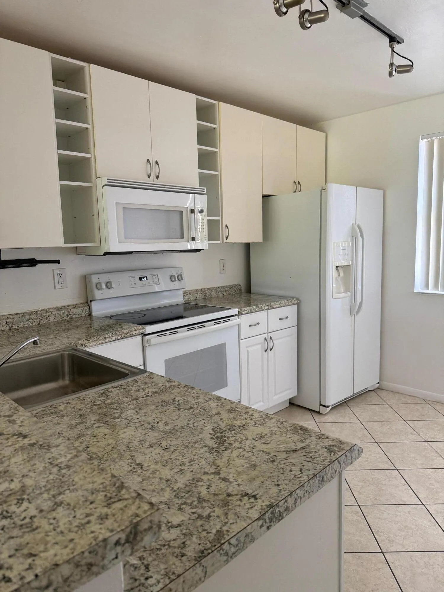 5721 KITCHEN
