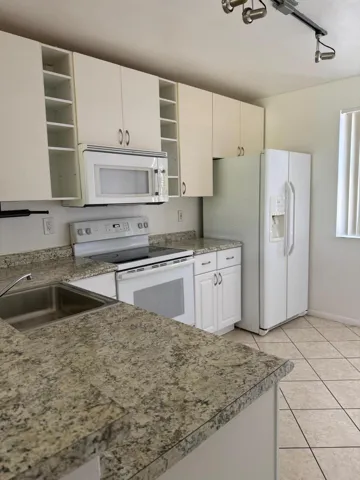 5721 KITCHEN