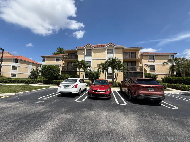 5721 BUILDING FRONT VIEW