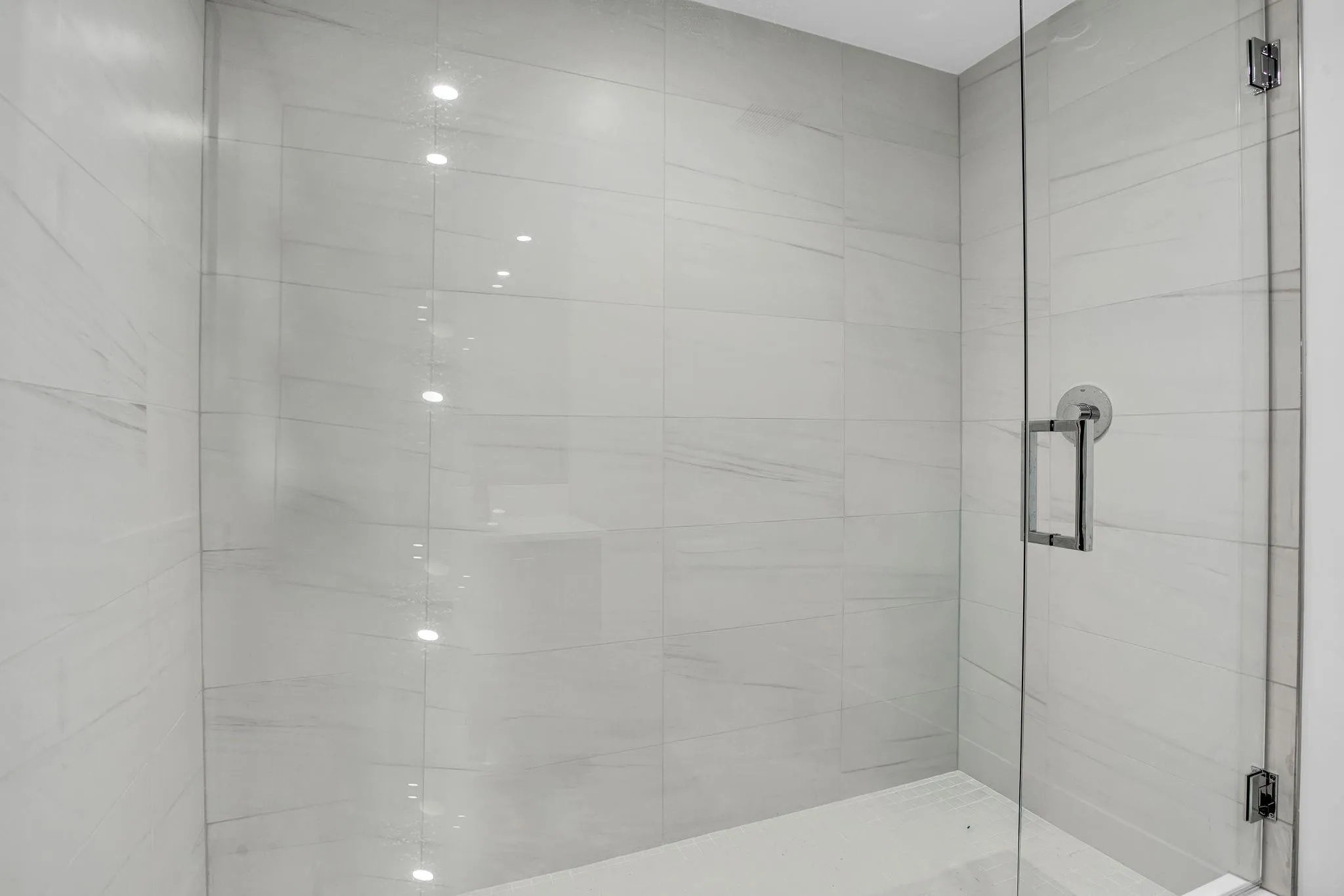 Den Full Bath Shower