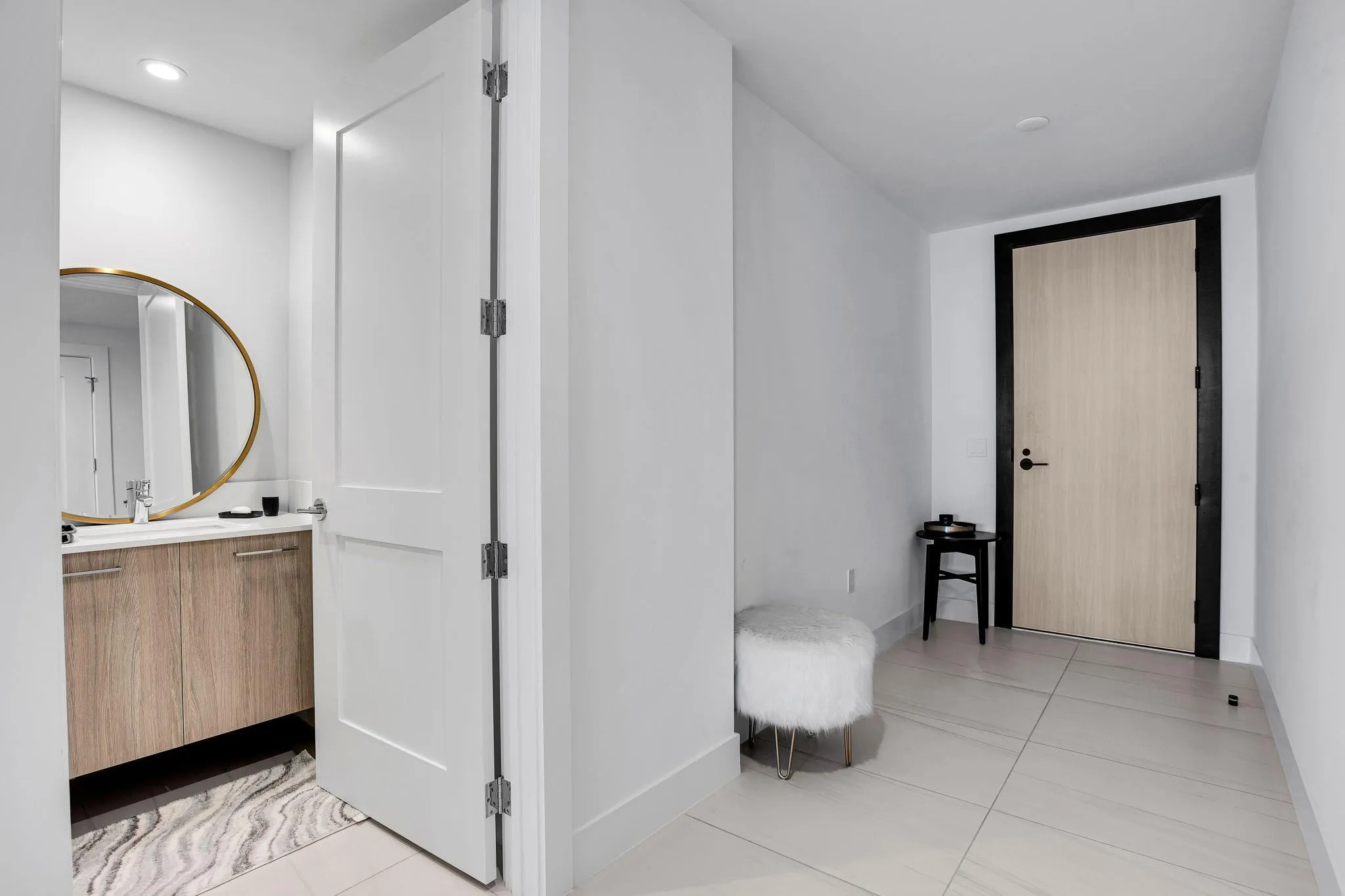 Entrance and powder room