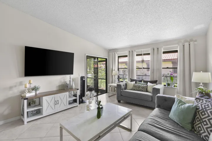 39 Bethesda Park Circle - 7.jpg-FULL