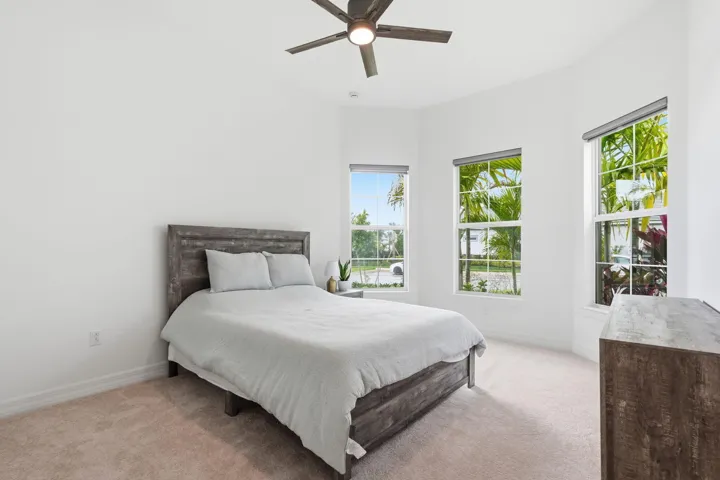 10-web-or-mls-10550_Northbrook_Cir_011