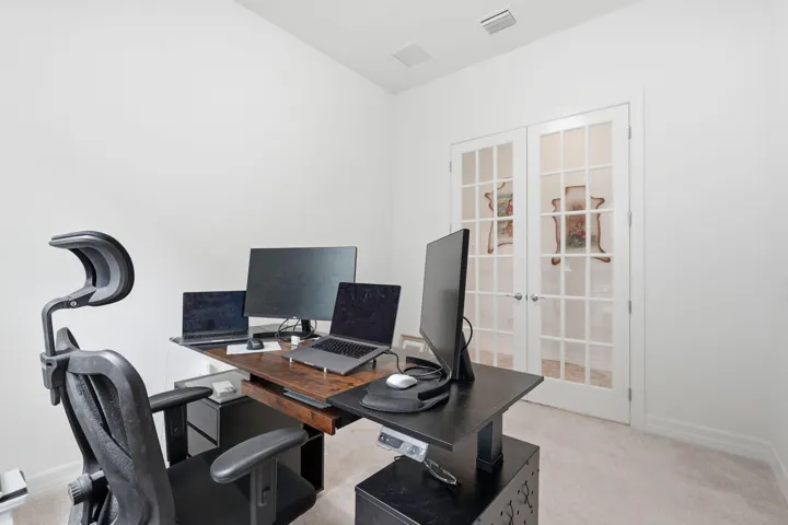 17-web-or-mls-10550_Northbrook_Cir_018