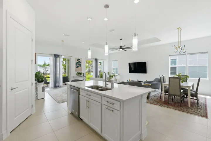 23-web-or-mls-10550_Northbrook_Cir_032