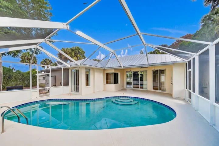 pool3.jpg-SMALL