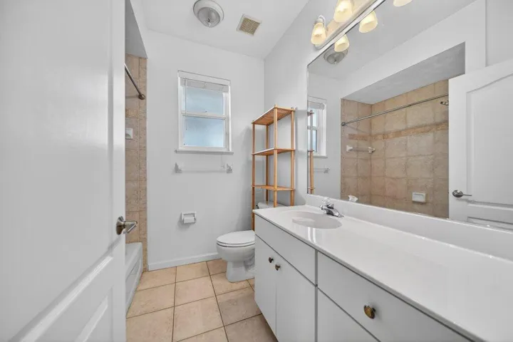 guestbath1.jpg-SMALL