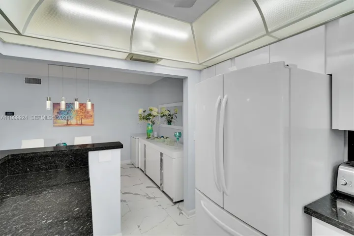 Open kitchen to dining area