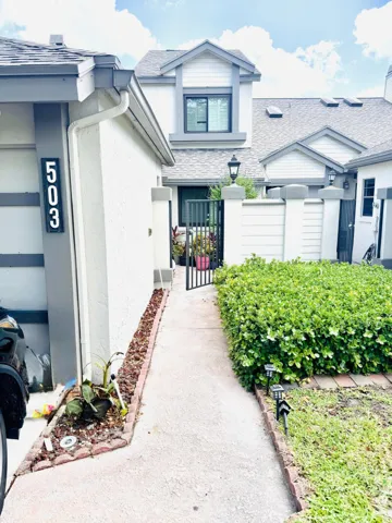 FRONT ENTRY WAY