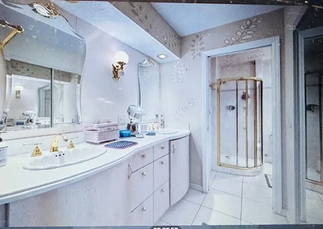 MASTER BATH SINK