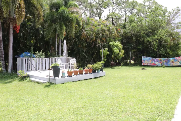 ENTERTAINMENT AREA