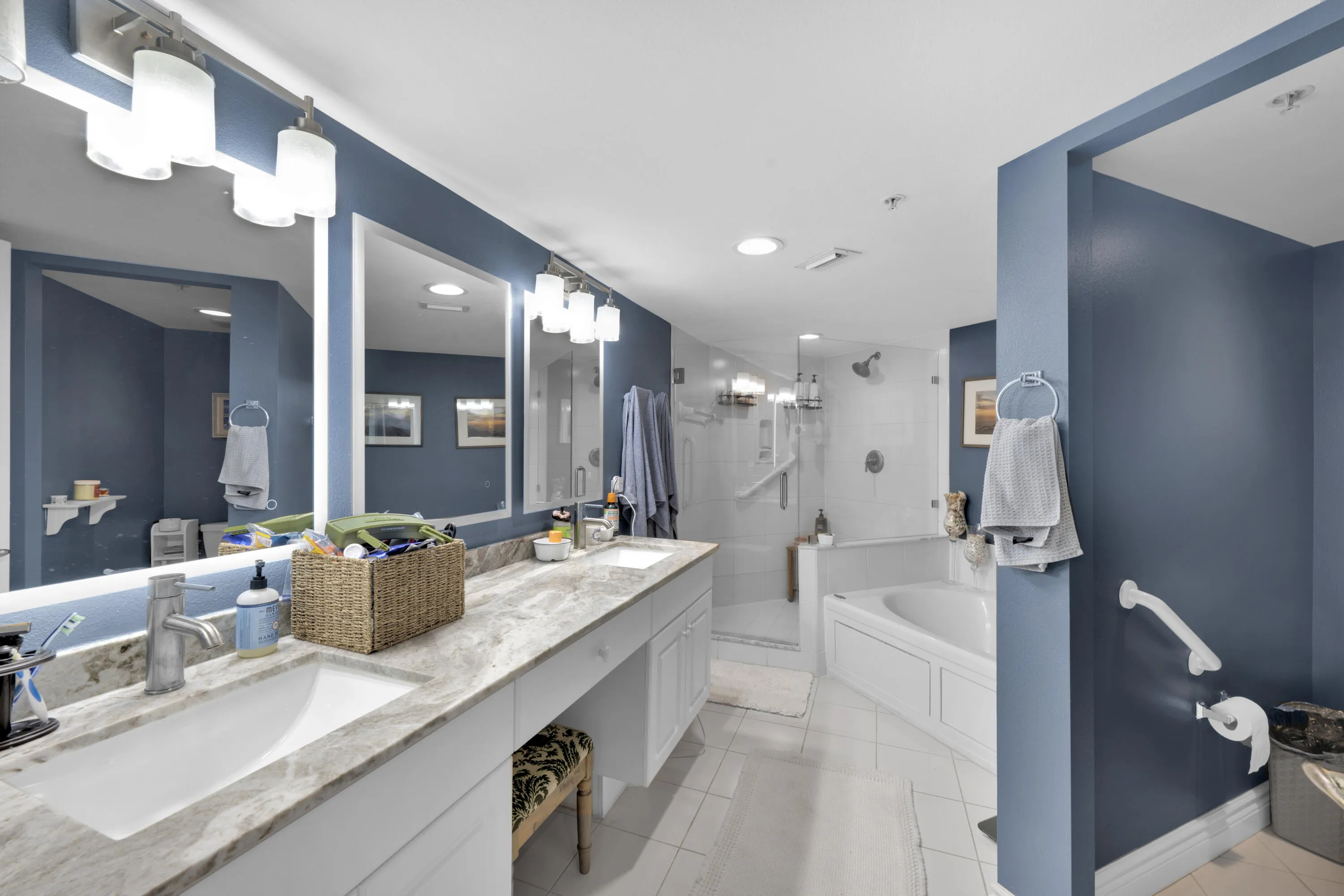 MAIN BATHROOM