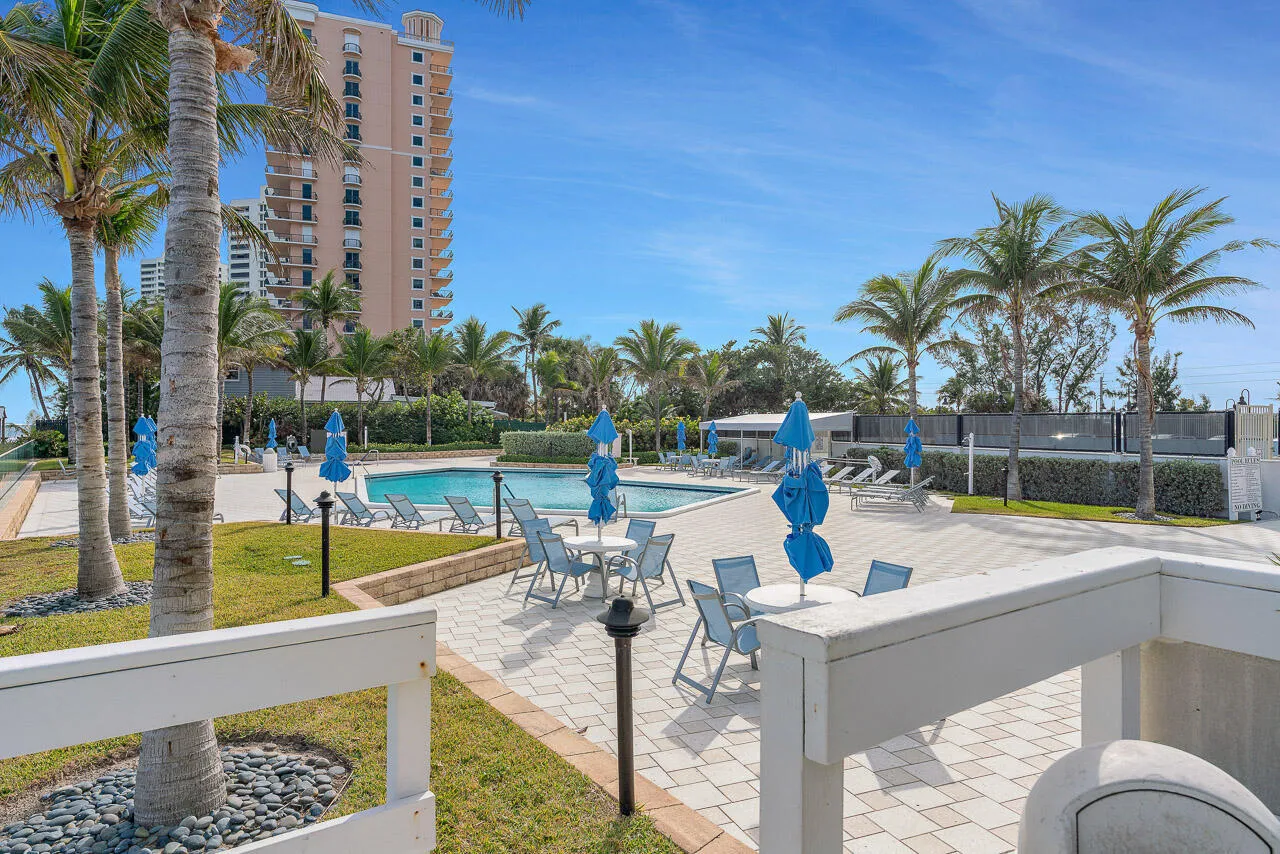 Corniche Swimming Pool