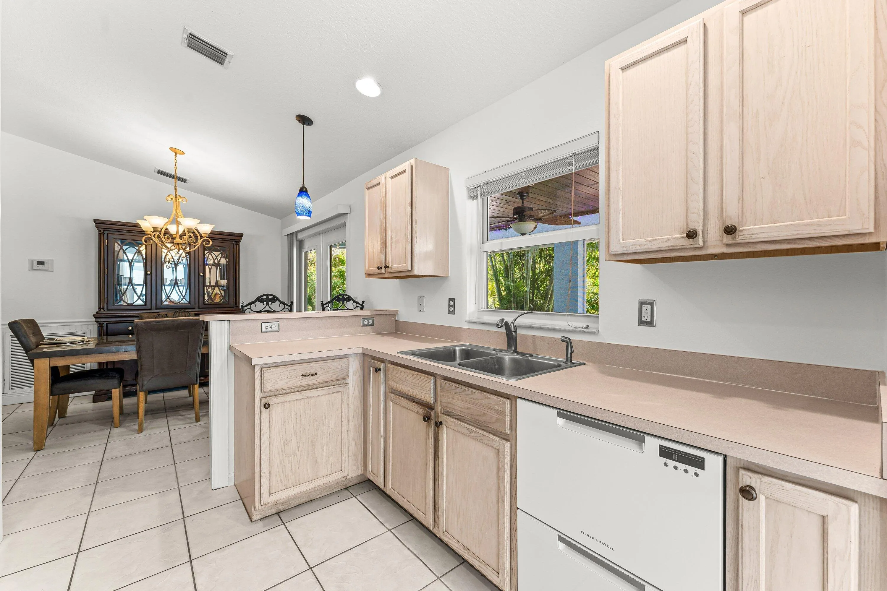 Kitchen/Dining Area
