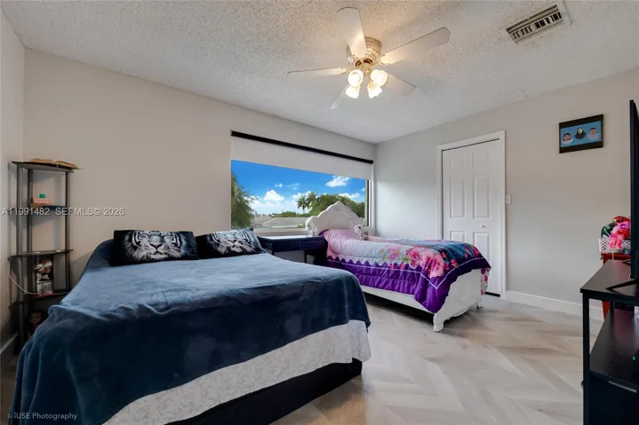 Flexible Living + Income PotentialPrivate-entry in-law suite ideal for extended family, guests, or rental income.