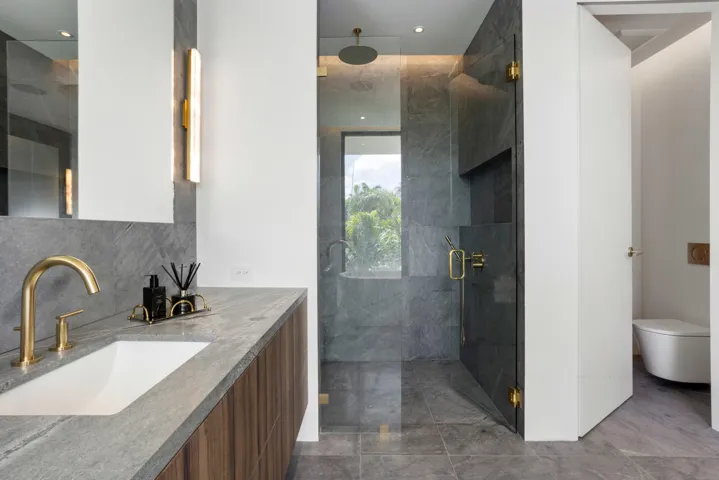 Primar Bathroom