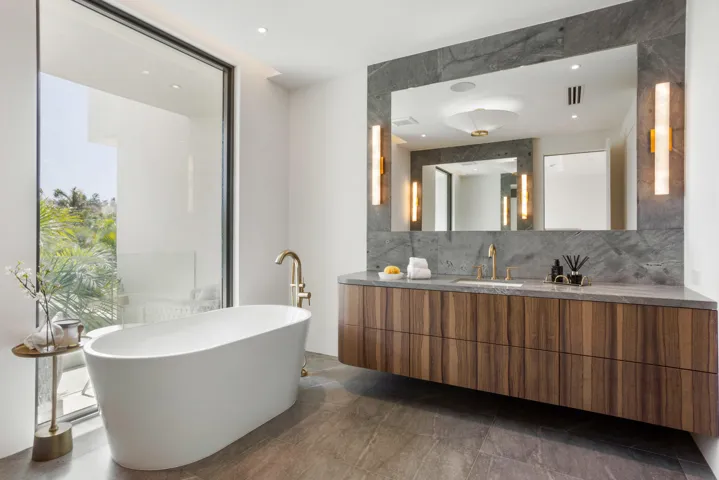 Primar Bathroom