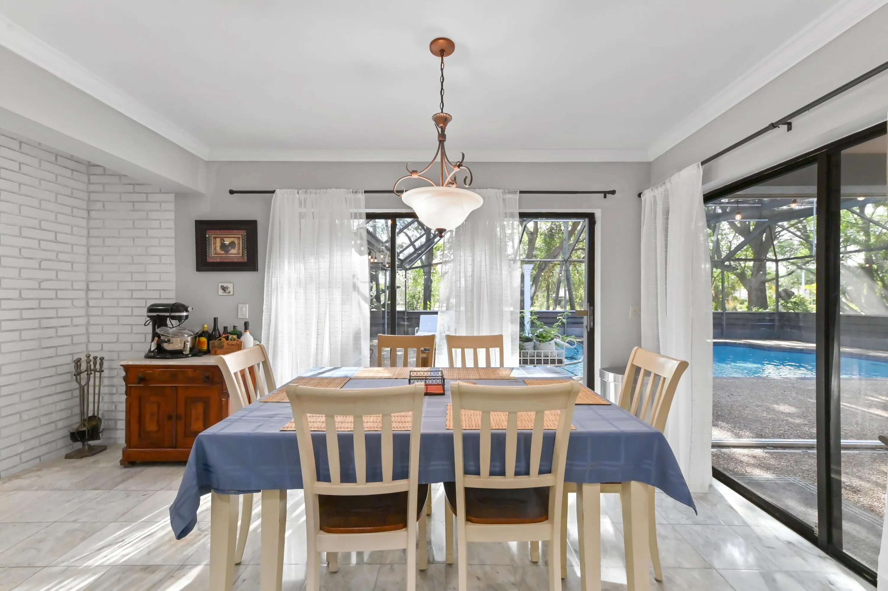 16 dining area 01