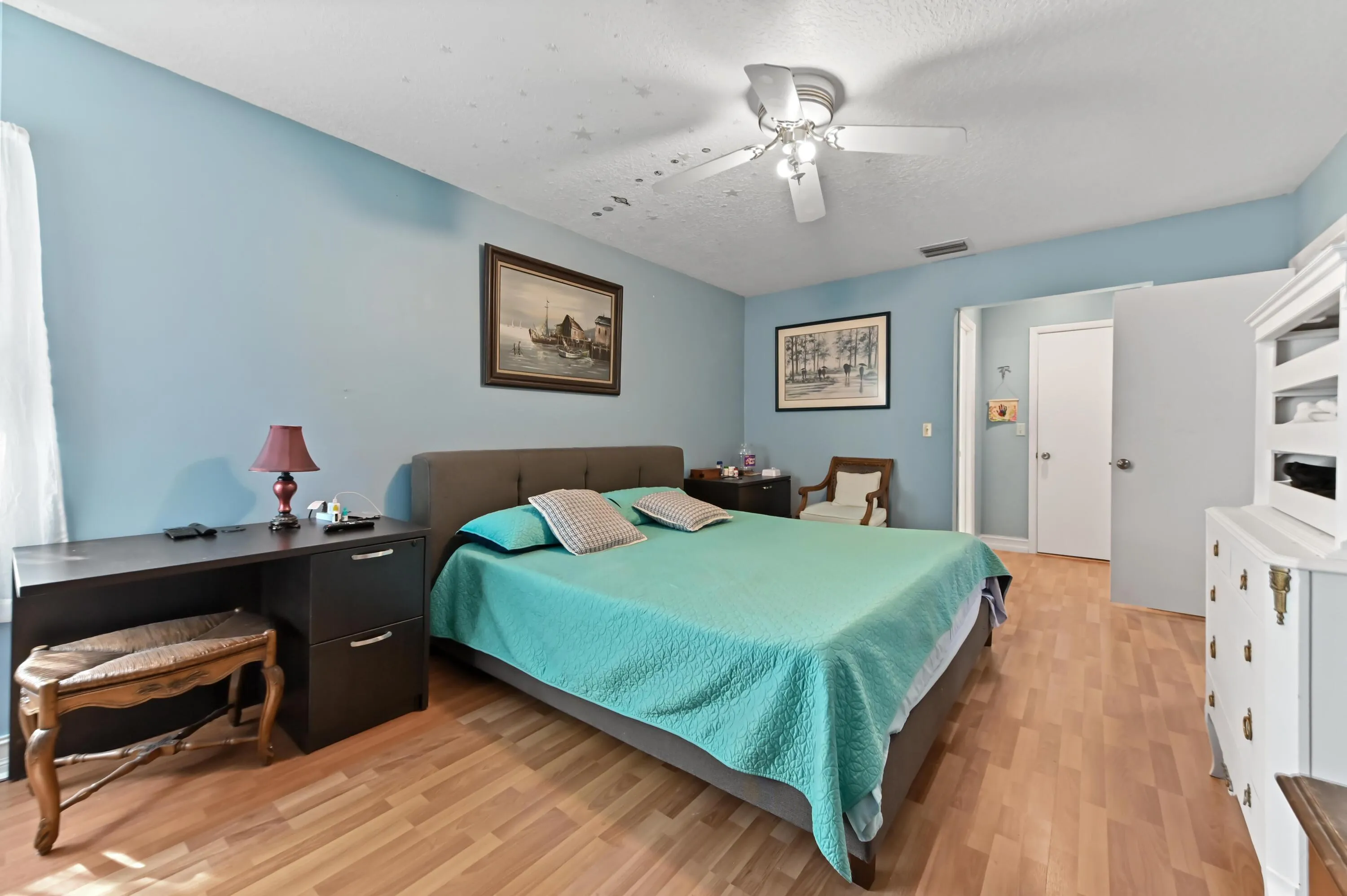 38 bedroom 02