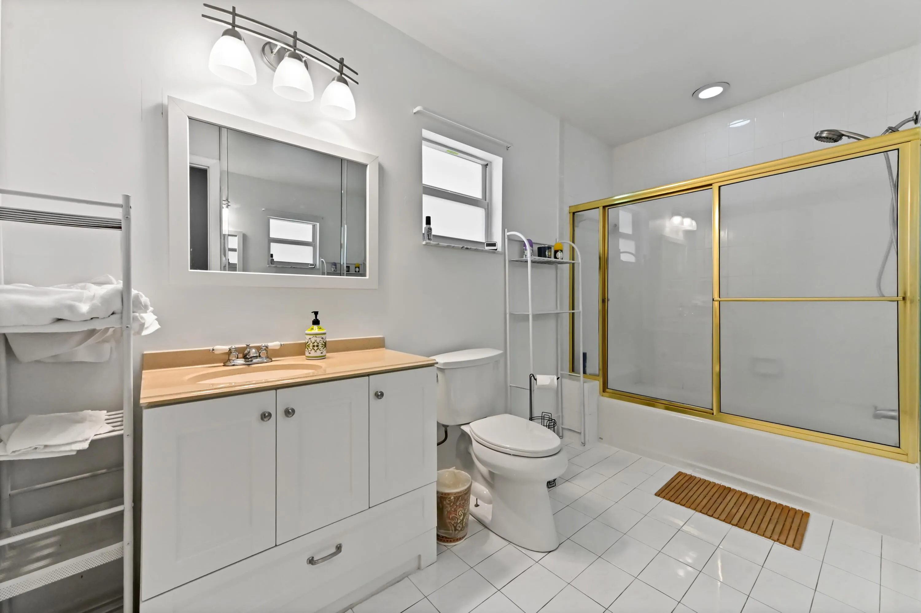 39 bathroom 01