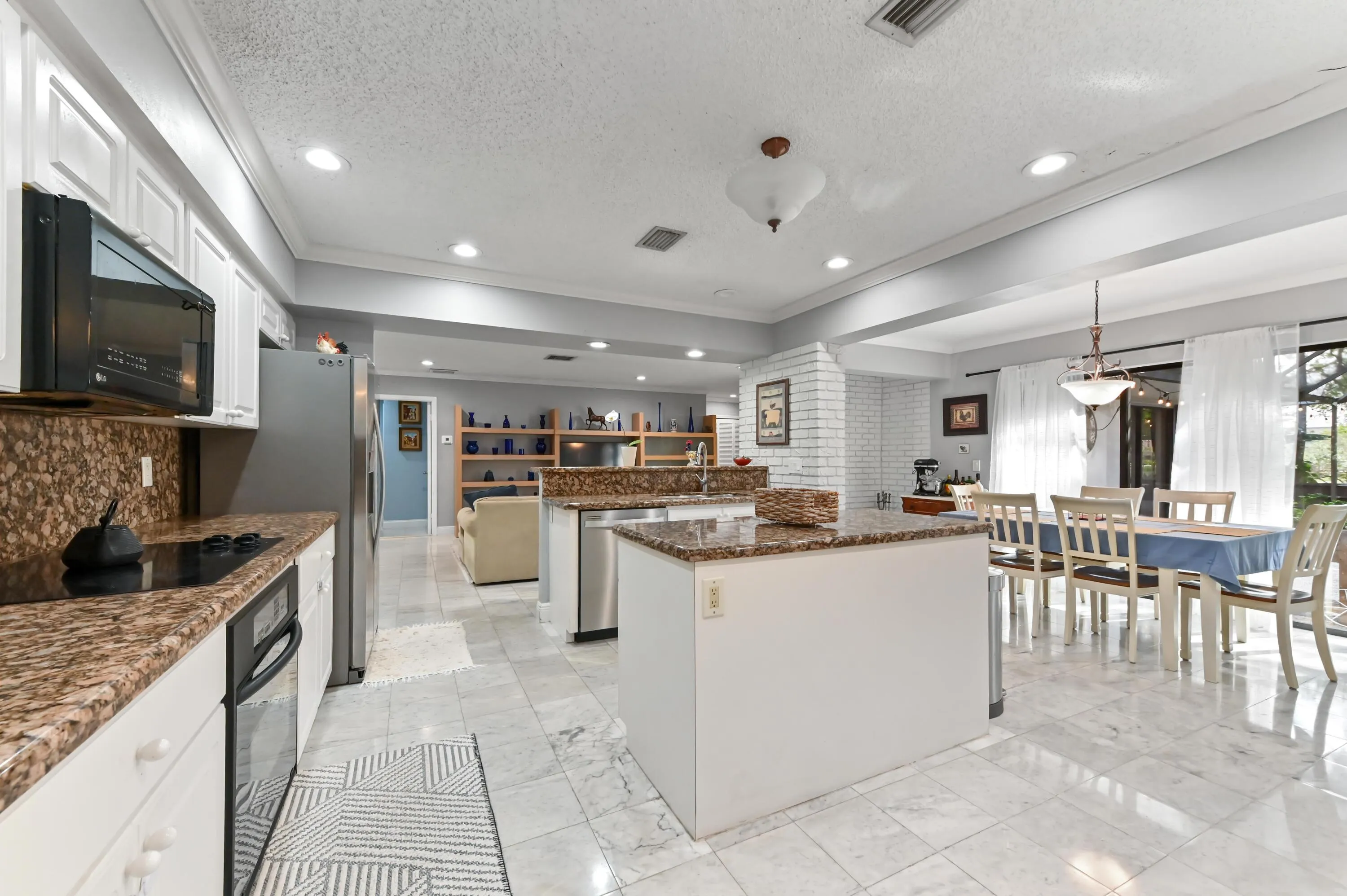 13 kitchen 01